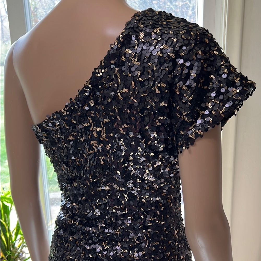 Elegant Black and Gold Sequin One-Shoulder Mini Dress, Size Medium - Picture 7 of 8